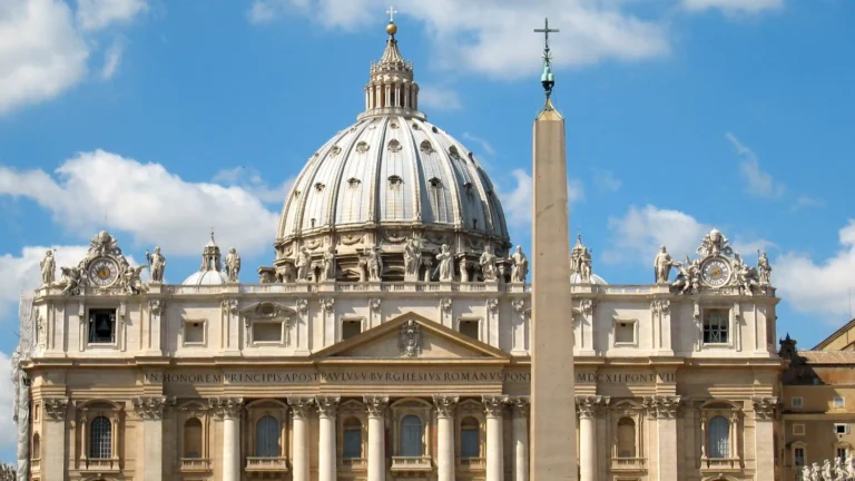 Exploring Vatican and Rome: The Benefits of Skip-the-Line Tickets and Guided Tours